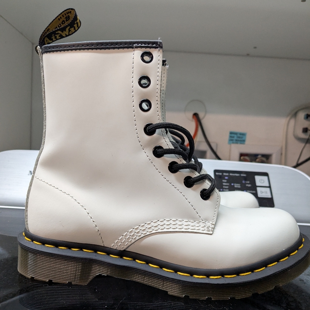 Dr Martens 1460 Smooth Leather Lace Up Boots